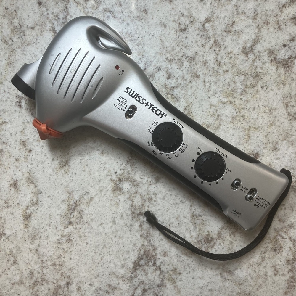 Swiss+Tech Automobile Emergency Tool‎ - Dynamo AM/FM Flashlight Radio